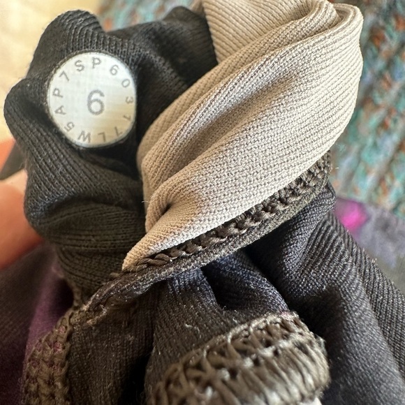 Lululemon Wunder Under Hi-Rise Tight (Full-On Luxtreme 28") size 6 - Picture 8 of 8